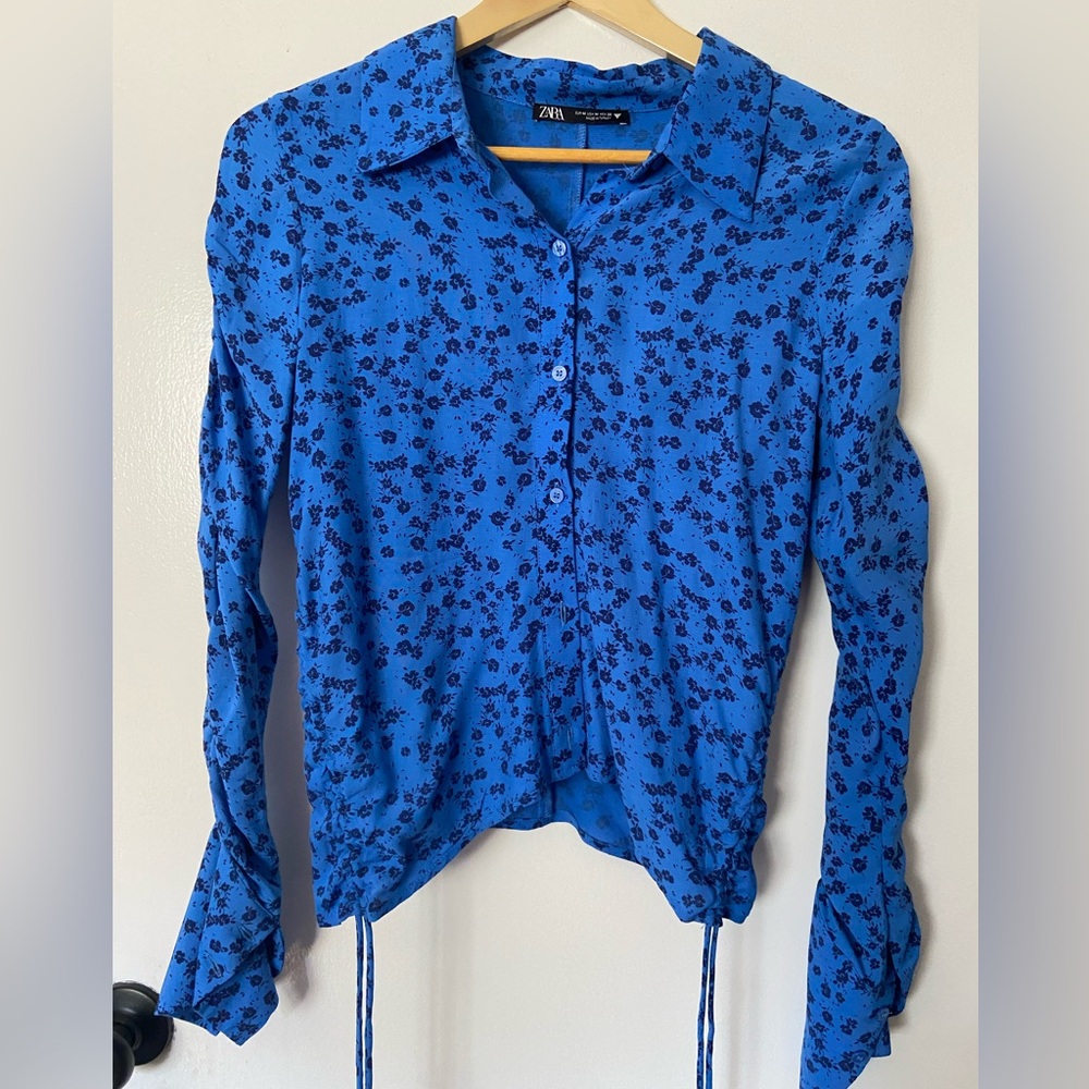 Zara Ladies Medium Royal Blue Fitted Floral Button Down Blouse